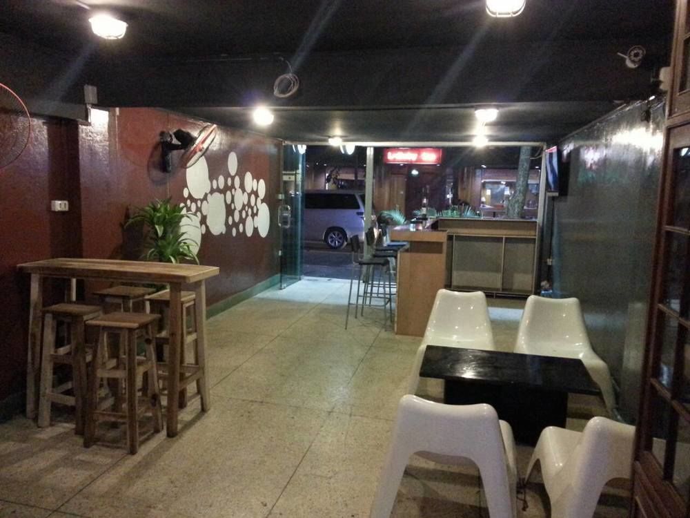 Wacky Fun Party Hostel Bangkok Bagian luar foto