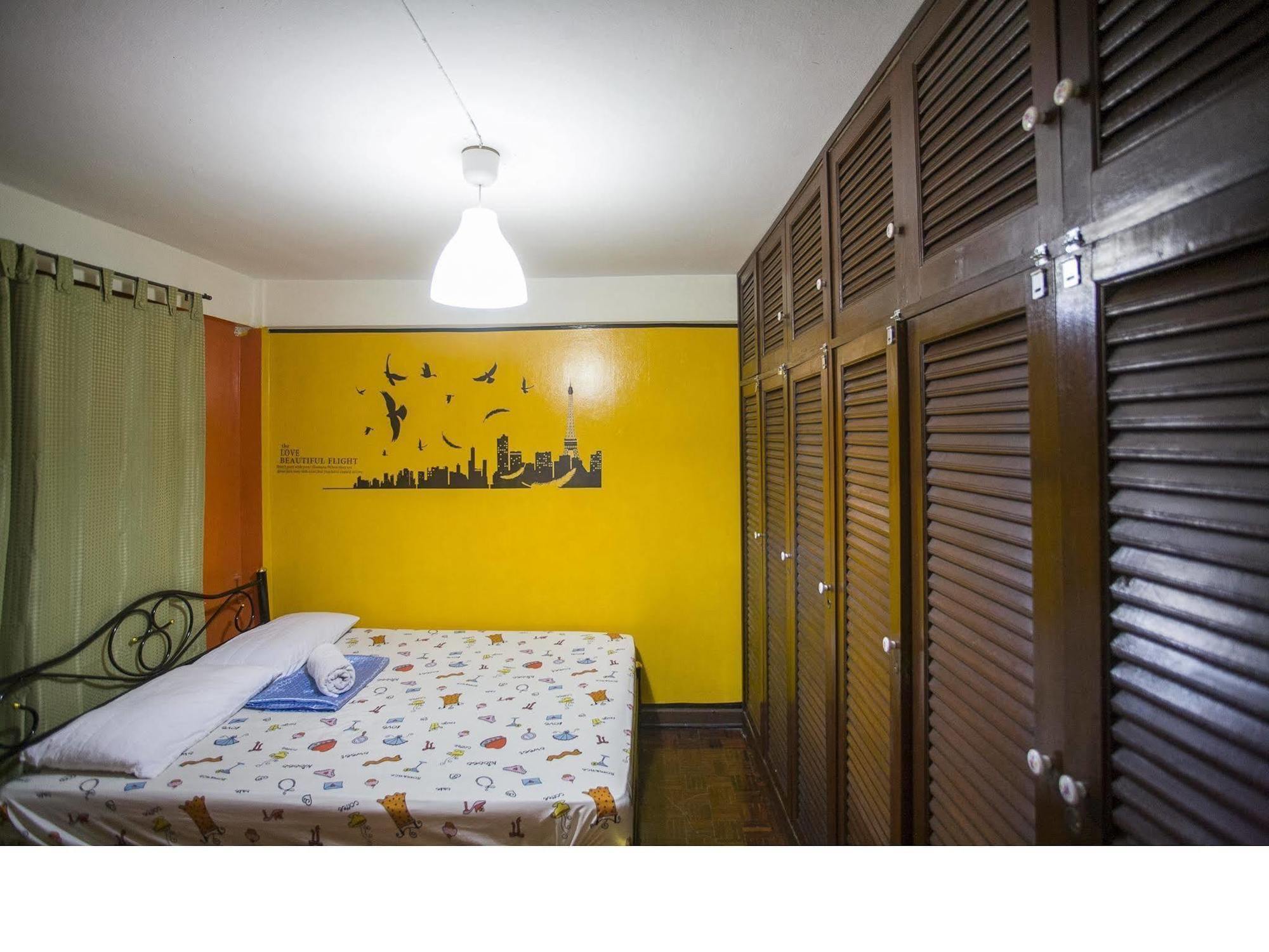 Wacky Fun Party Hostel Bangkok Bagian luar foto