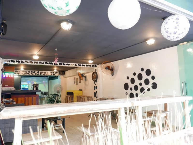 Wacky Fun Party Hostel Bangkok Bagian luar foto